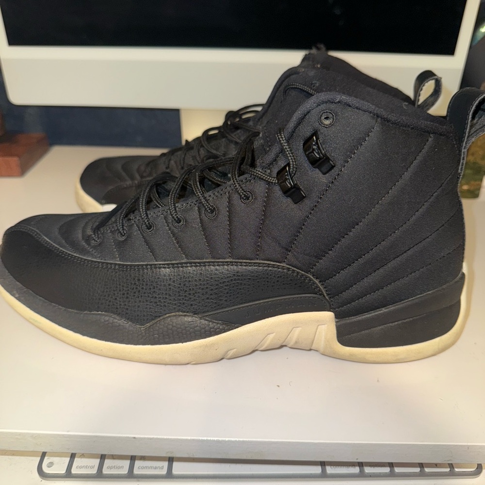 Jordan Men's Black and Red Sneakers - Picture 2 of 6